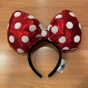Oversized Minnie Mouse bow headband
